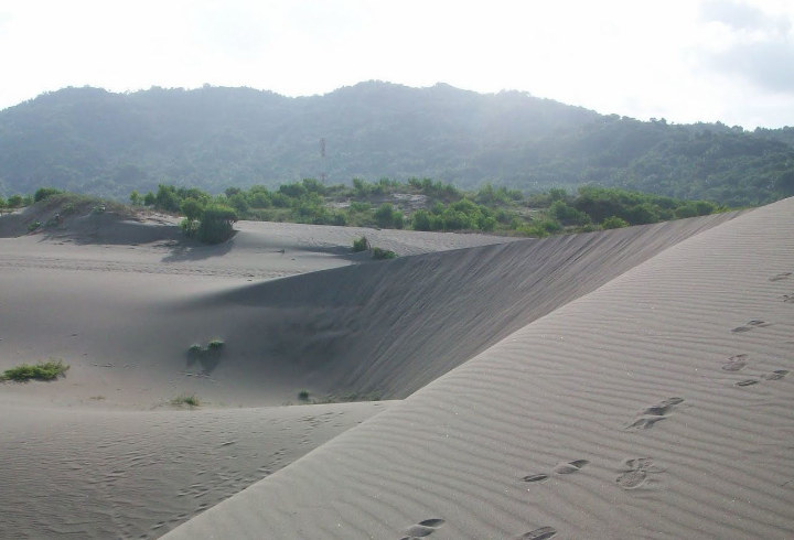 Gumuk Pasir Parangkusumo di Yogyakarta