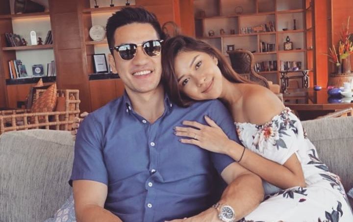 Tunggu Nana Mirdad Dandan, Ekspresi Senyum Terpaksa Andrew White Jadi Sorotan