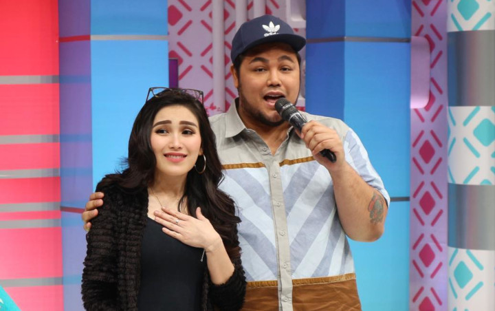 Bak 'Kesurupan', Ivan Gunawan dan Ayu Ting Ting Cs Joget Heboh di 'Brownis'