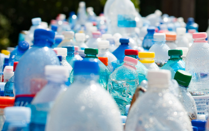 Selamatkan Bumi dengan Memanfaatkan Botol  Bekas  Menjadi 15 