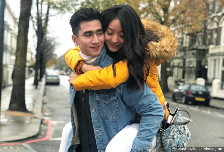 Mesra Banget, Verrell Bramasta Gendong Natasha Wilona di Jalanan London