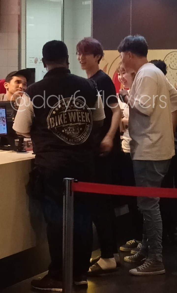 Baru Tiba di Jakarta, Jae DAY6 Bikin Heboh ke Mal Pakai Sandal