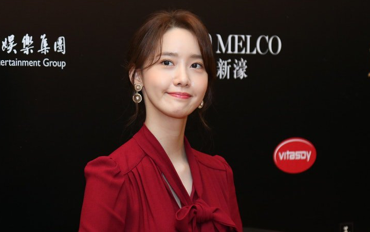 Penampilan Seksi Yoona di Red Carpet IFFAM Macau Curi Perhatian