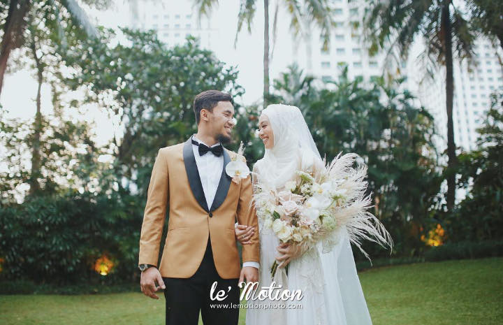 Sudah Sah, Lindswell Kwok dan Achmad Hulaefi Pose Mesra Pasca Nikah