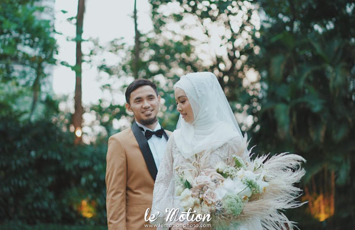 Resmi Menikah, Achmad Hulaefi Pamer Tatapan Romantis ke Lindswell Kwok Bikin Baper