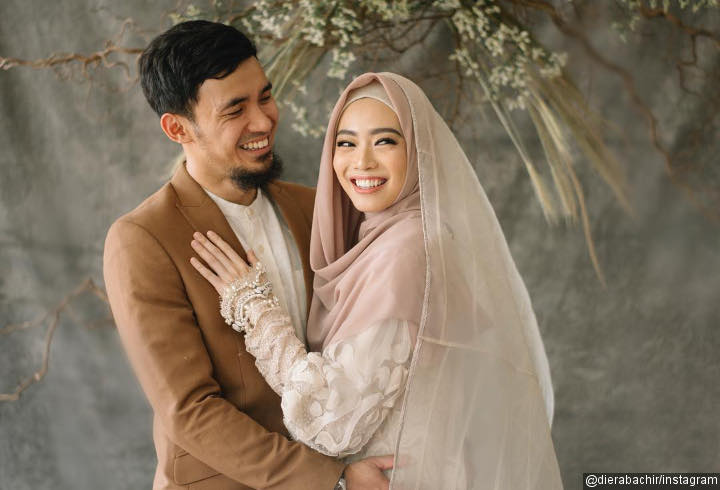 Pose Mesra, Achmad Hulaefi-Lindswell Kwok Pamer Senyum Bahagia di Depan Kamera