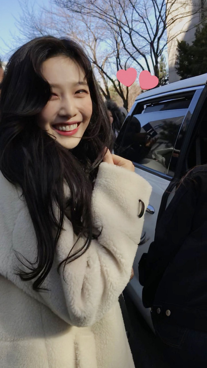 Tanpa Editan, Foto Cantik Joy Jepretan Non-Fans Ini Bikin Netter Terpukau