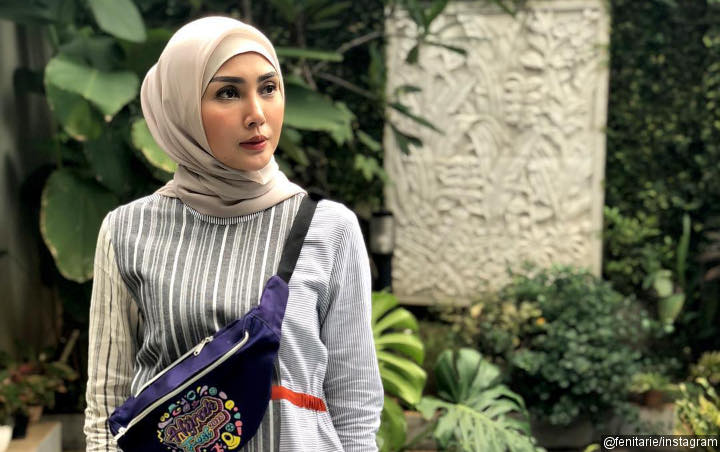 Fenita Arie Curhat Tunggu Transferan dari Suami, Warganet Malah Salfok Rompi Oranye ala Tahanan KPK
