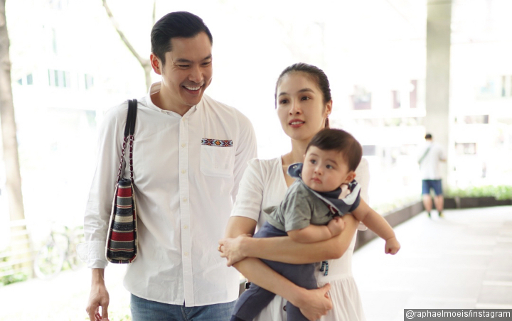 Sibuk Gendong Anak di Video Ini, Wajah Ganteng Suami
