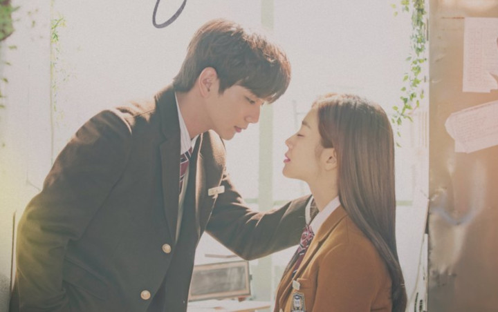 Ciuman di 'My Strange Hero', Yoo Seung Ho - Jo Bo Ah Tuai Tepuk Tangan Kru Produksi