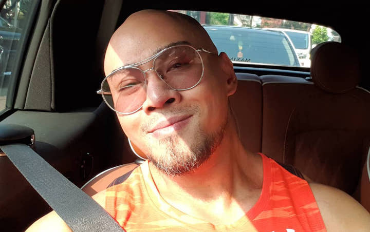 Bagikan Foto Bersama Penggemar, Deddy Corbuzier Ternyata Punya Kembaran?