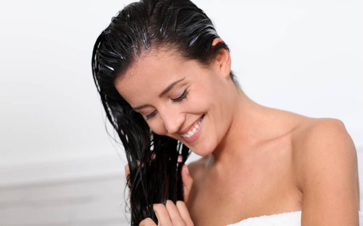 Tidak Menggunakan Produk Rambut Sesudah Keramas