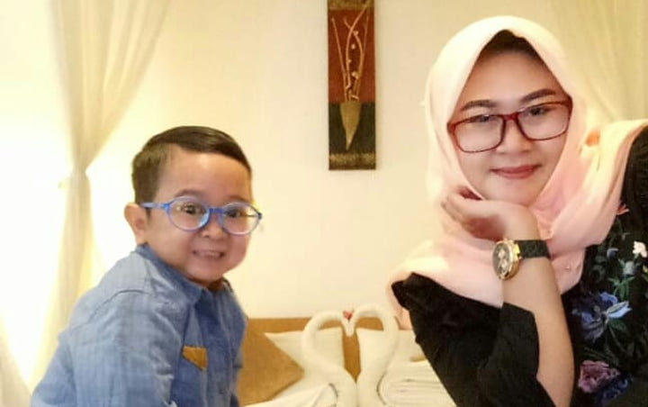 Daus Mini Pamer Foto Bulan Madu, Netter Kembali Soroti Wajah Cantik Sang Istri