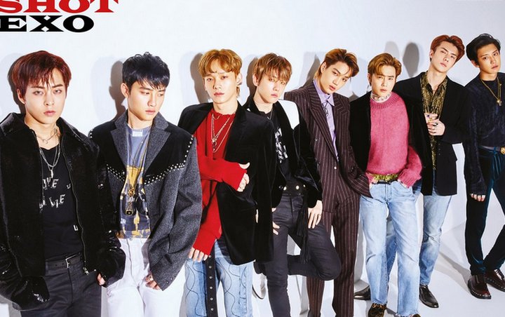 Sapa Fans di Sela Syuting 'Ask Us Anything', Gantengnya EXO Pakai Seragam Disorot