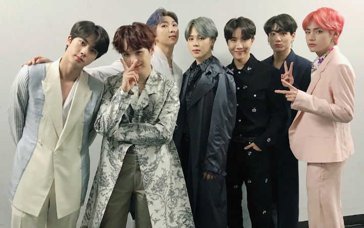 MAMA 2018: J-Hope Nangis Saat Terima Trofi Artist of the Year, Jin Ungkap BTS Sempat 'Ingin' Bubar