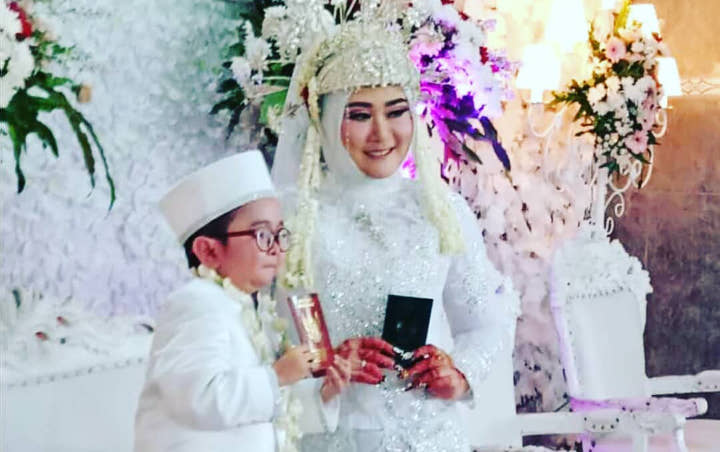 Daus Mini Menikah