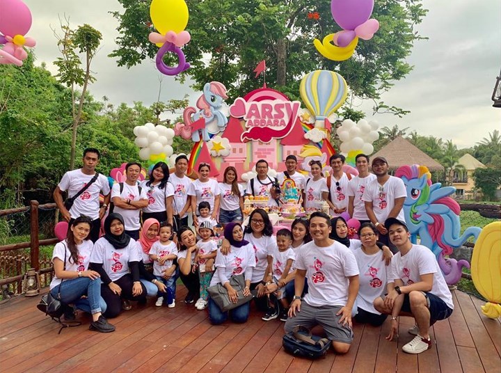 Keluarga dan Pengasuh Anak Ashanty-Anang Ikut Memeriahkan Pesta Arsy