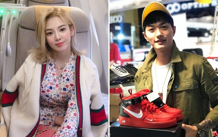 Selfie Bareng Hyoyeon SNSD, Lee Jeong Hoon Girang Bertemu 'Teman Kampung Halaman'