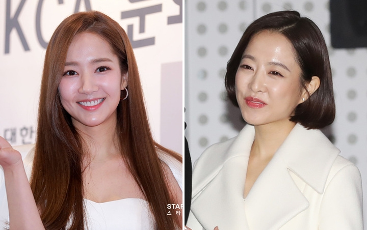 Kompak Pakai Dress Putih, Penampilan Park Min Young - Park Bo Young di KCA Awards Jadi Sorotan
