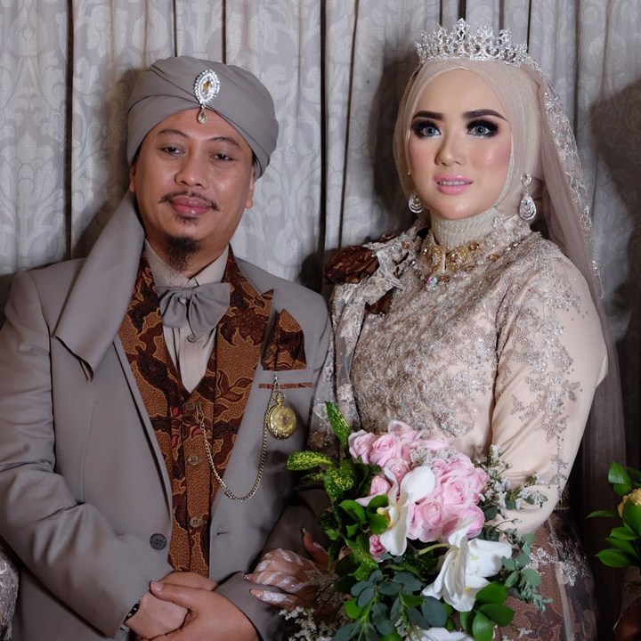 Bak Sultan dan Ratu di Resepsi Pernikahan