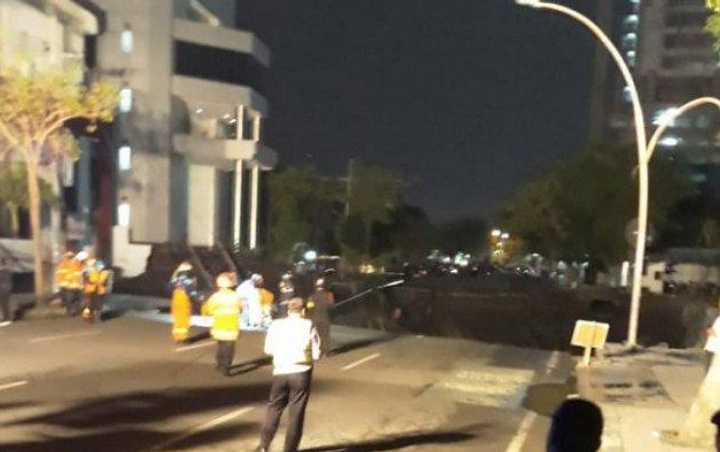 Jalan Gubeng Ambles Diduga Akibat Kesalahan Konstruksi 