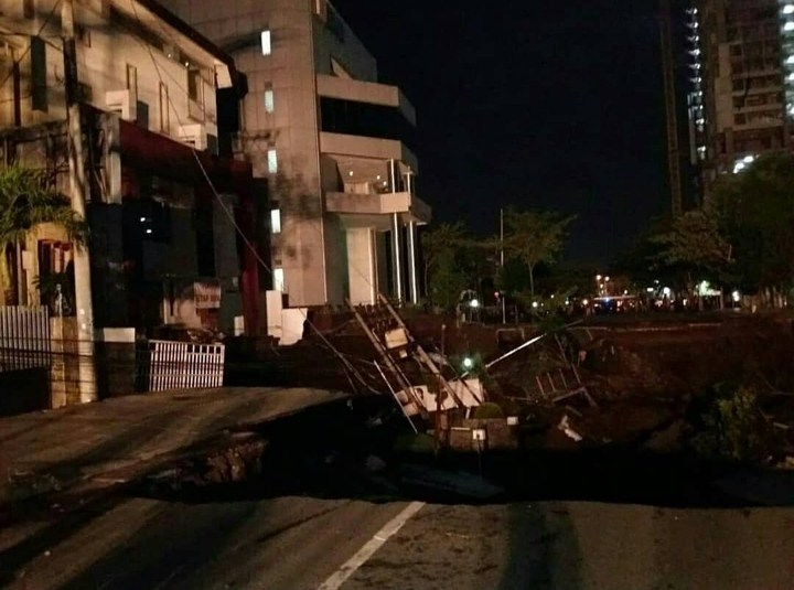 Lubang Menganga dengan Lebar Sekitar 50 meter dan Kedalaman 20 Hingga 50 Meter