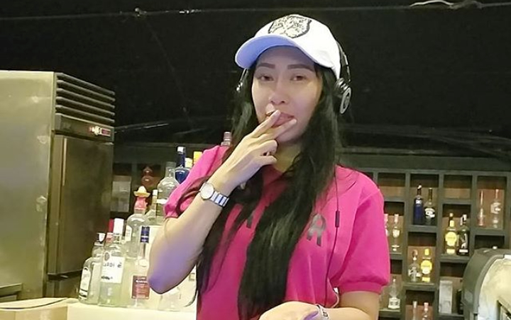 Dewi Sanca Pamer Foto Lawas Bareng Luna Maya, Julidnya Netter Komentar Begini