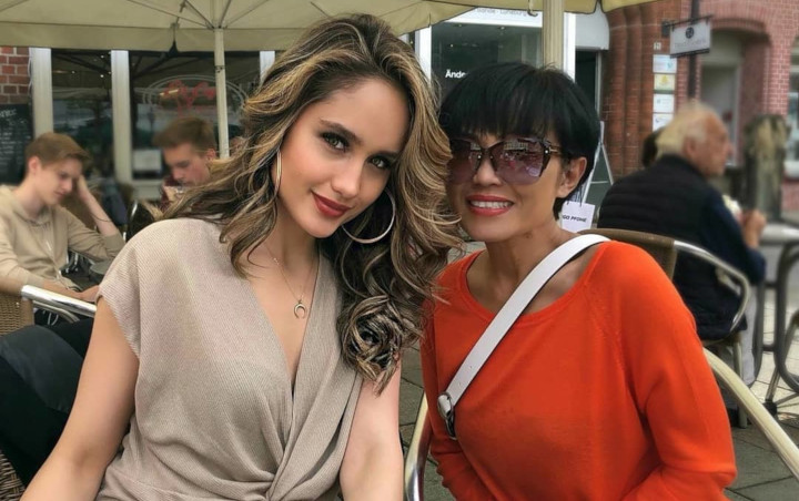 Cinta Laura 'Dipaksa' Ikut Miss Universe 2019 Lantaran Cantik dan Cerdas, Sang Ibu Buka Suara