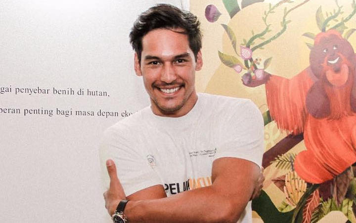 Sebuah akun Instagram menyandingkan wajah Richard Kyle, Hamish dan Dimas dalam satu potret.