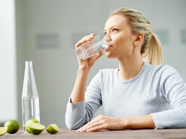 Minum Air Putih Lebih Banyak Agar Racun Tak Menumpuk