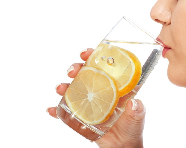 Konsumsi Air Lemon Setiap Pagi Bantu Detoksifikasi