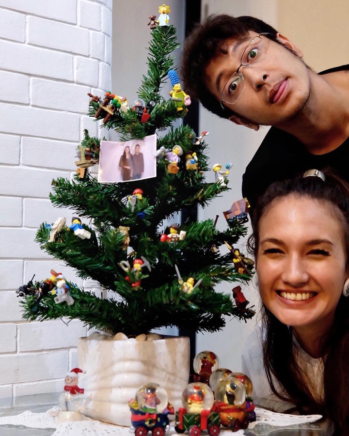 Diduga Beda Keyakinan, Dimas Anggara dan Nadine Chandrawinata Kompak Rayakan Natal 