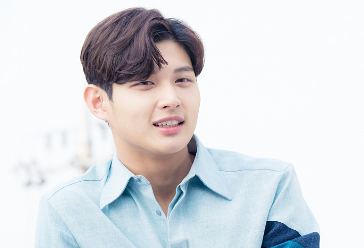 Lee Seo Won Lakukan Pelecehan Seksual, Dipecat 'Music Bank' dan Diam-Diam Wamil