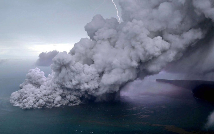 Status Gunung Anak Krakatau Naik ke Level Siaga, Tujuh Jalur Penerbangan Dialihkan