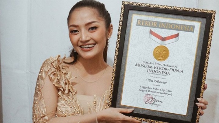Prestasi gemilang Siti Badriah lewat lagu 'Lagi Syantik'