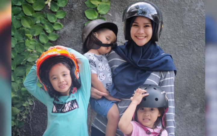 Zaskia Adya Mecca Pamer Foto Bareng Buah Hati, Rambut Ombre Sang Putri Bikin Iri Warganet