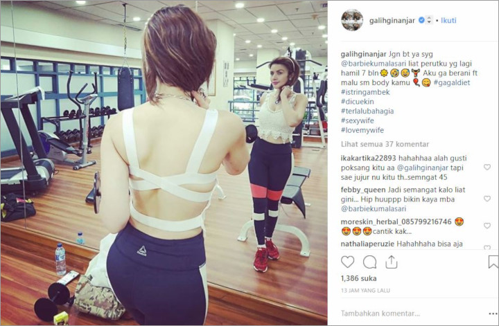 Barbie Kumalasari di Depan Kaca Gym