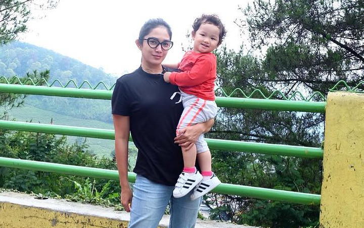 Ussy Sulistiawaty Pamer Foto Putri Bungsu, Pipi Merah Bak Tomat Bikin Gemas Warganet