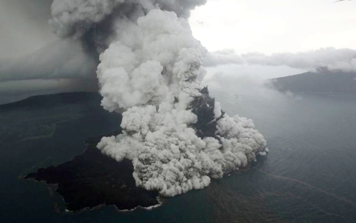 Gunung Krakatau Kembali Meletus, Tinggi Kolom Abu 1.500 Meter