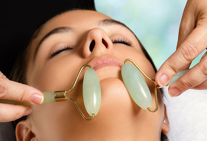 Jade Roller dapat Memperlancar Aliran Darah Sehingga Wajah Lebih Cerah