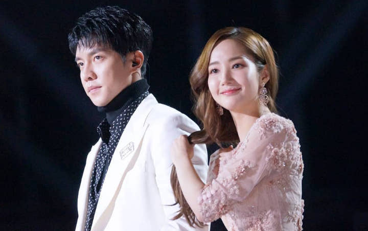 GDA 2019: Park Min Young Kenakan Sepatu Ini Saat Gandeng Lee Seung Gi, Netter: Kok Masih Bisa Jalan?