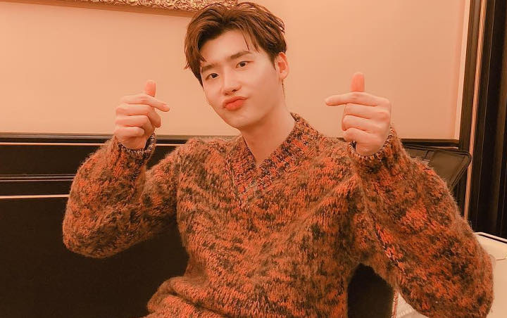 Posting Poster 'Romance Is A Bonus Book', Lee Jong Suk 
