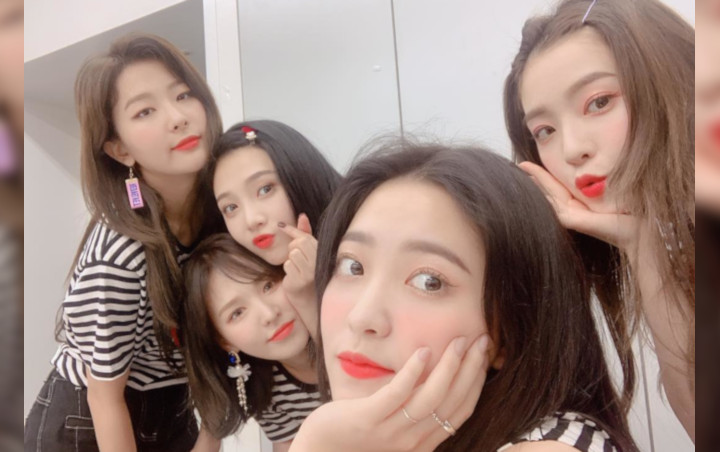 Red Velvet Bagikan Selfie Cantik di Tengah Syuting, Fans Tak Sabar Nantikan 'ISAC'