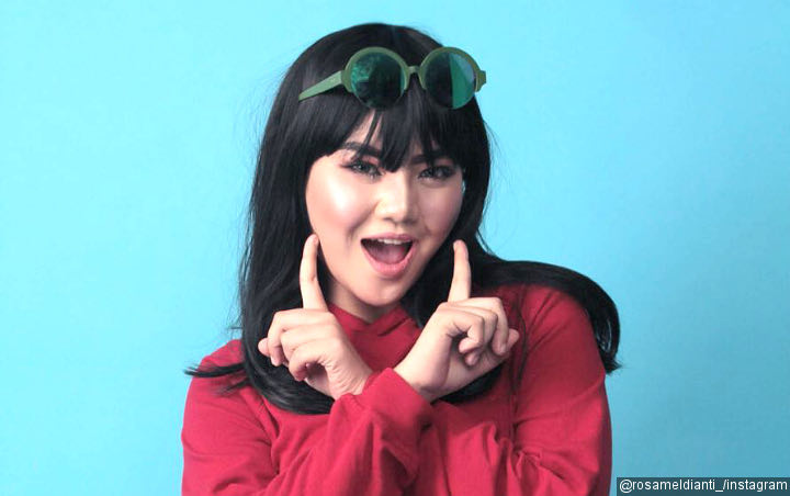 Meldi Keponakan Dewi Persik Pamer Pose Jelek Bareng Sang Kakak, Warganet Ramai Tanggapi Sinis