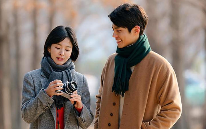 Manisnya Song Hye Kyo dan Park Bo Gum Kencan Gandengan Tangan di 'Encounter'