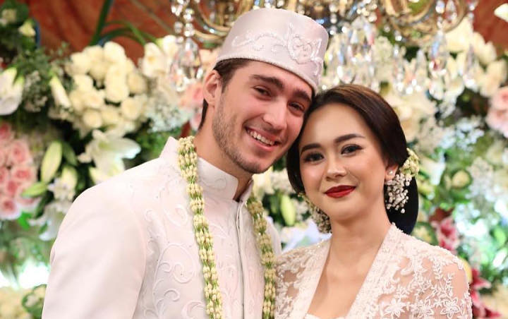 Aura Kasih Bantah Hamil Duluan, Bongkar Fakta Alasan Nikah Siri Bareng Brondong Bule di Bangkok