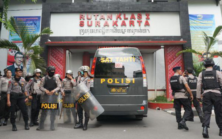 Akibat Napi dan Pembesuk Saling Ejek, Kericuhan Lempar Batu Terjadi di Rutan Solo