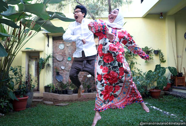 Tak Cuma Romantis, Armand Maulana dan Dewi Gita Juga Hobi Pose Kocak Loh