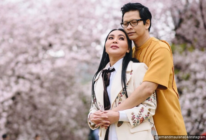 Bak Pengantin Baru, Mesranya Armand Maulana-Dewi Gita Nikmati Sakura di Jepang