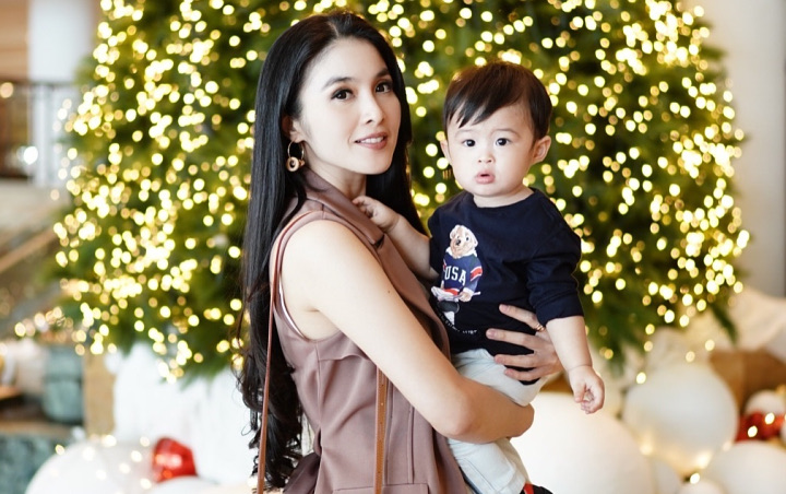 Sandra Dewi rupanya sudah jatuh sakit sejak kepulangannya dari Jepang namun tetap memaksakan syuting saat kembali di Indonesia.